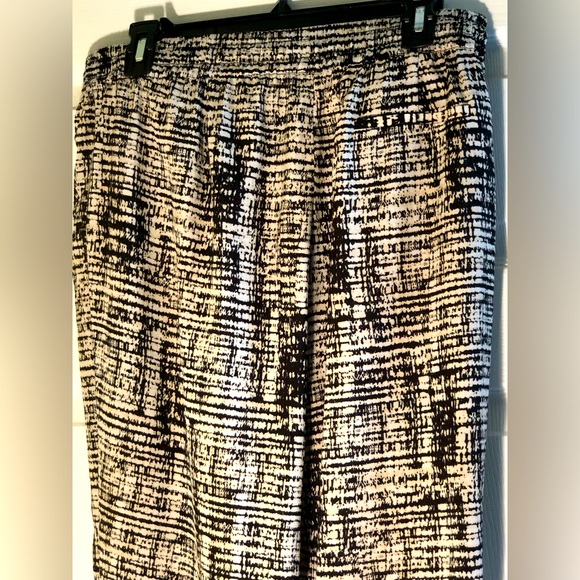 Calvin Klein Pants Size Medium - Picture 3 of 3